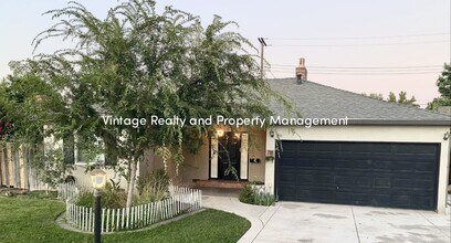 Building Photo - Back On The Rental Market Great Single Story Three Bedroom Home!!!