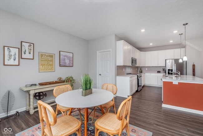 Building Photo - 1051 Macoun Dr