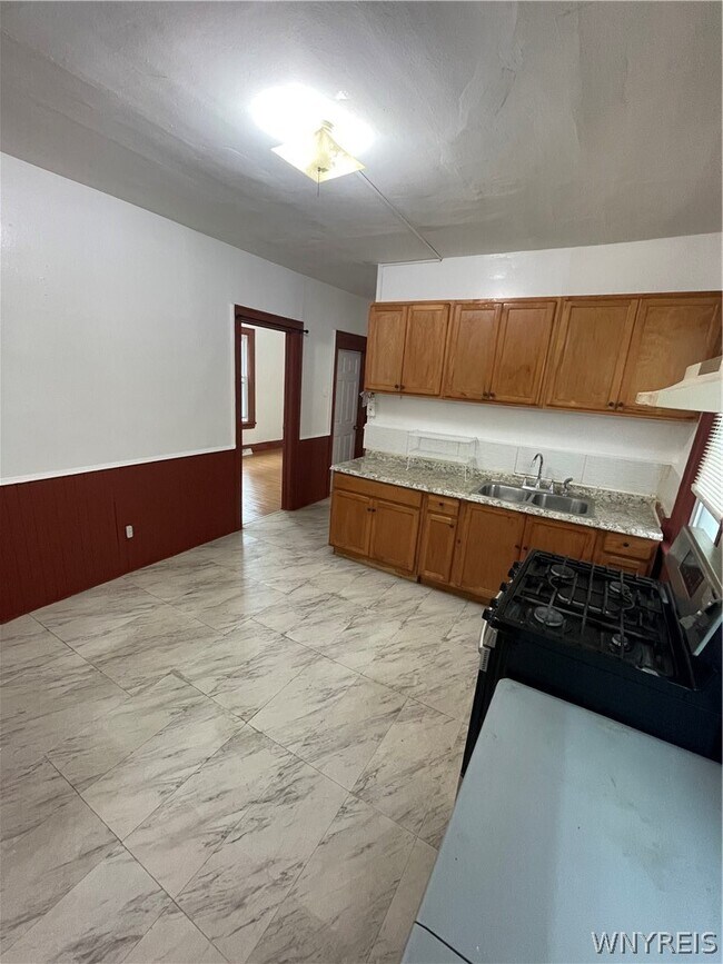 Building Photo - 298 Winslow Ave