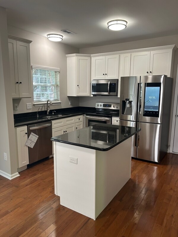 Building Photo - 226 Windsong Dr
