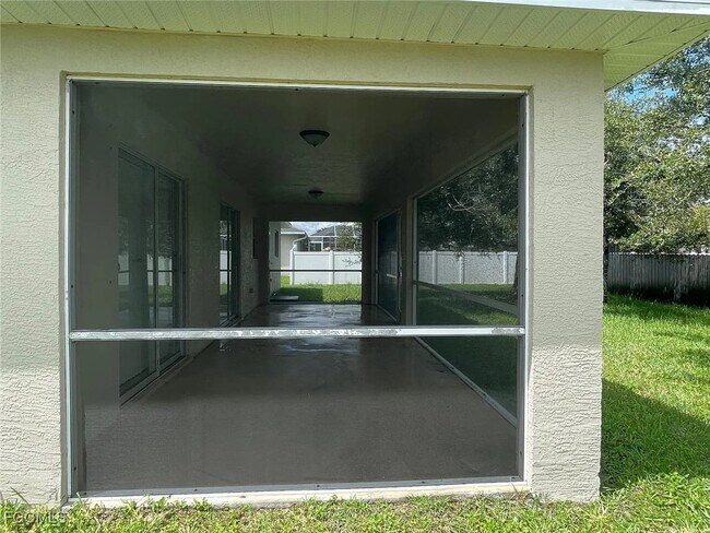 Building Photo - 3131 SW 19th Ave