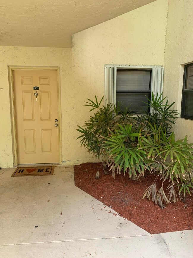 Building Photo - 1482 Lake Crystal Dr