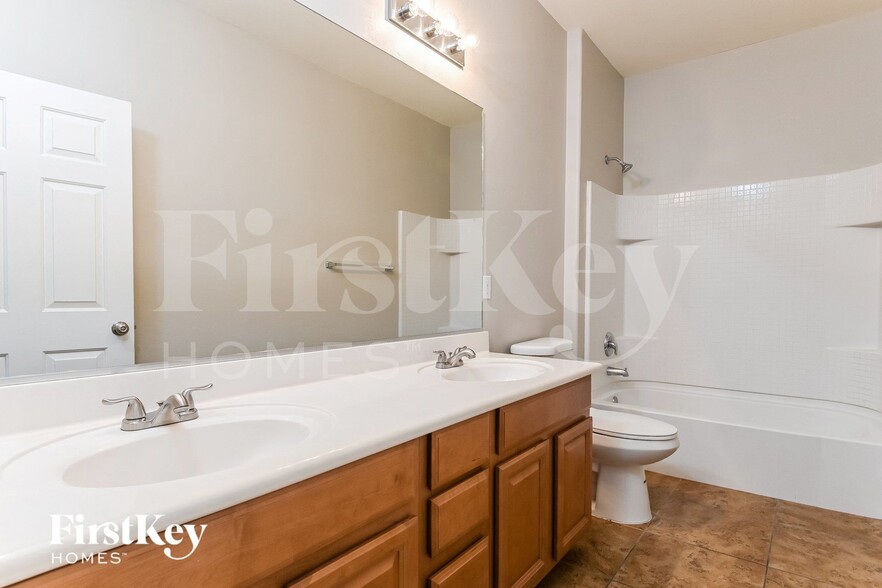 Building Photo - 3246 S Lakeside Ridge Loop