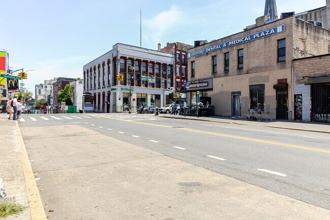 Building Photo - 131 Greenpoint Ave