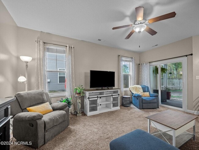 Building Photo - Holly Ridge Townhome Available!