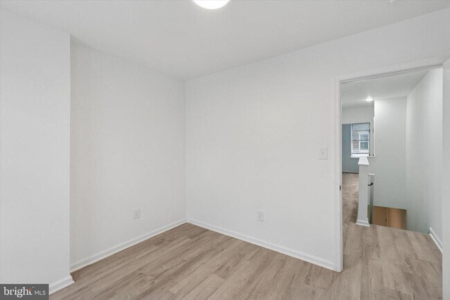 Building Photo - 1529 N Hollywood St