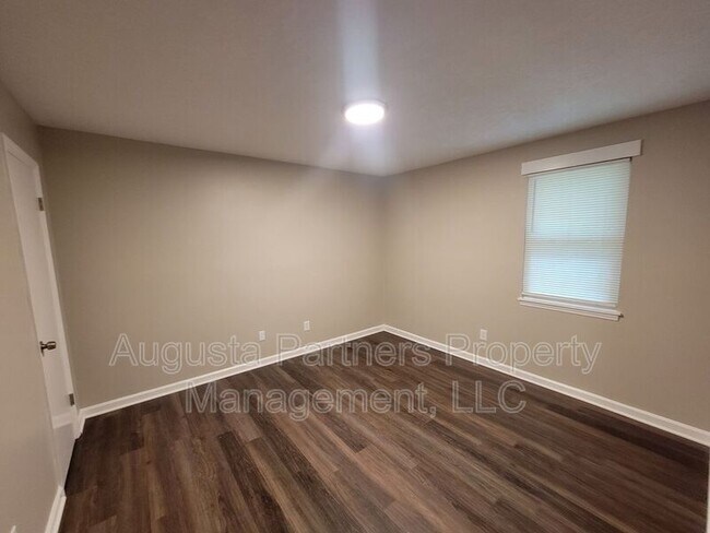 Building Photo - 139 Stoneybrooks Pl