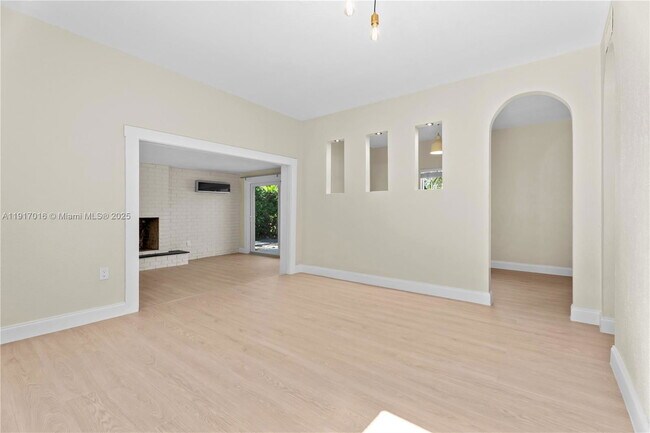 Building Photo - 5865 SW 48th St