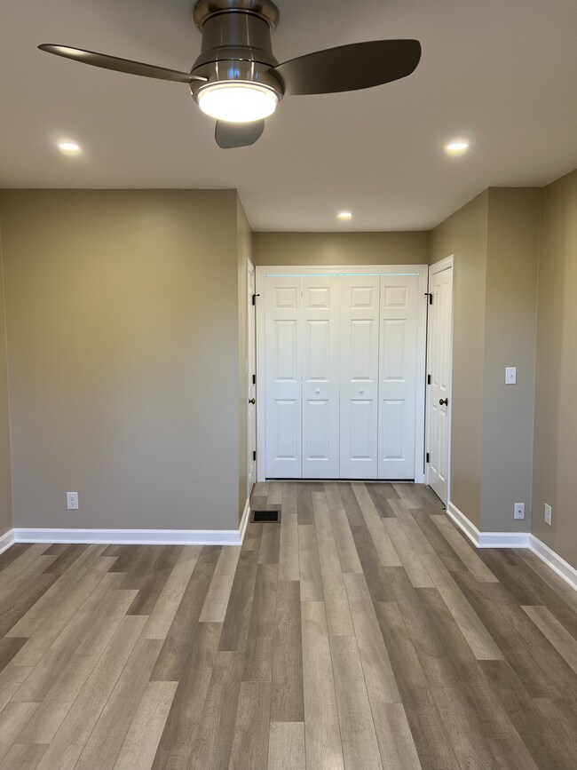 Bedroom #1 - 149 W Kenilworth Cir