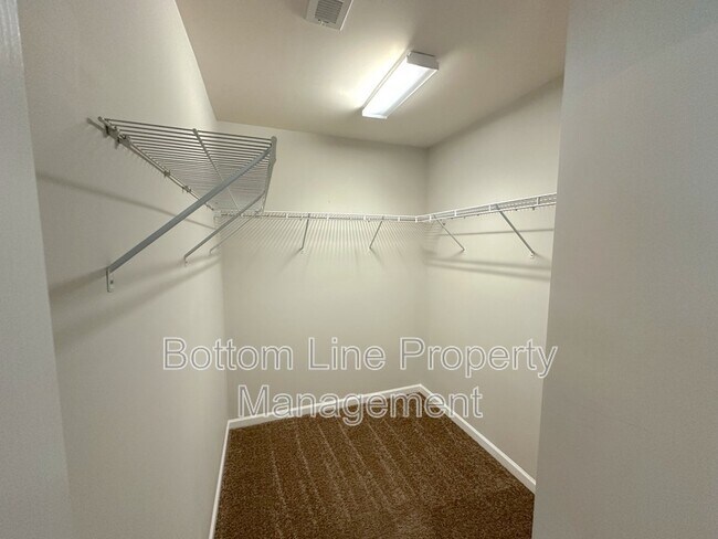 Building Photo - 137 Willow Valley Dr