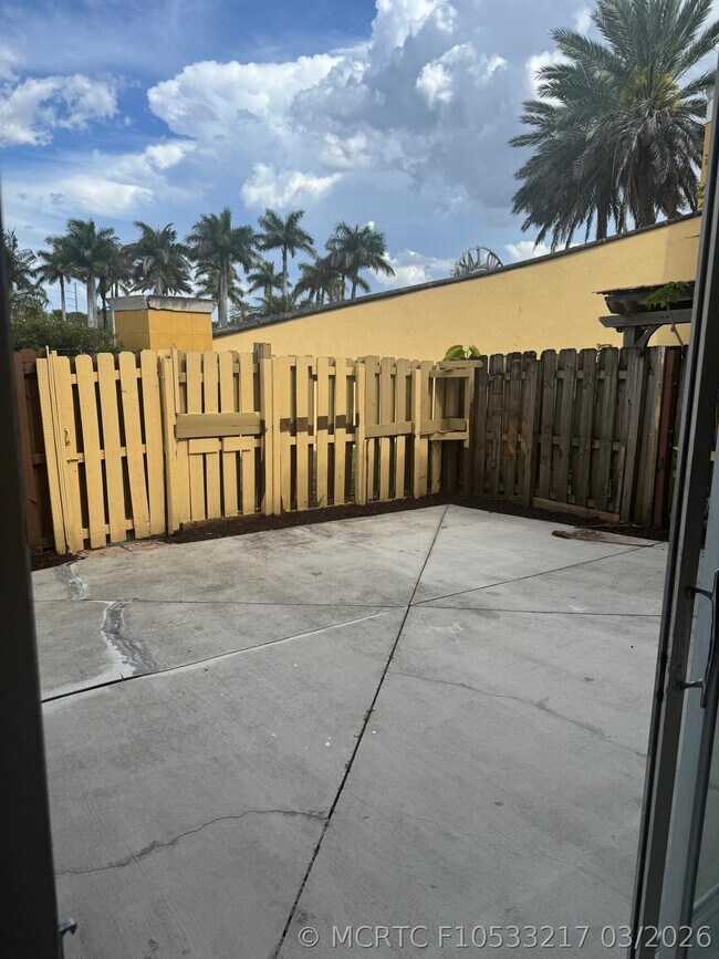 Building Photo - 15037 SW 8th Terrace