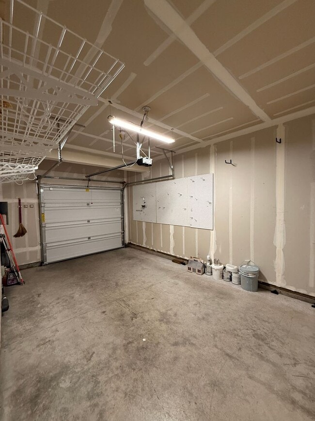 Building Photo - EXCEPTIONAL ELIAS