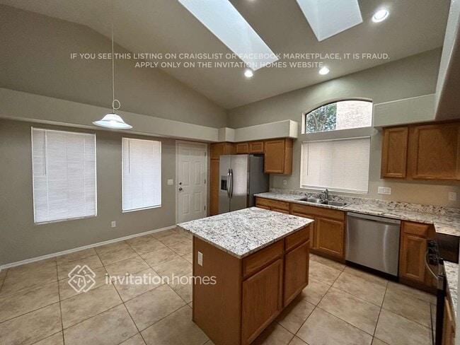 Building Photo - 1902 N 106th Ln