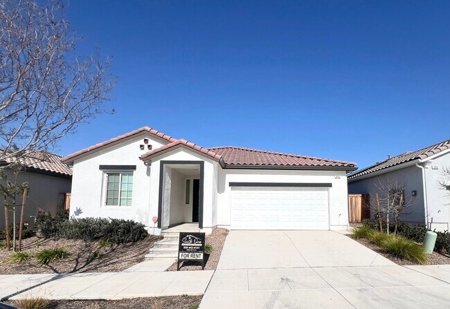 Building Photo - Charming 3 bedroom, 2 Bath Home