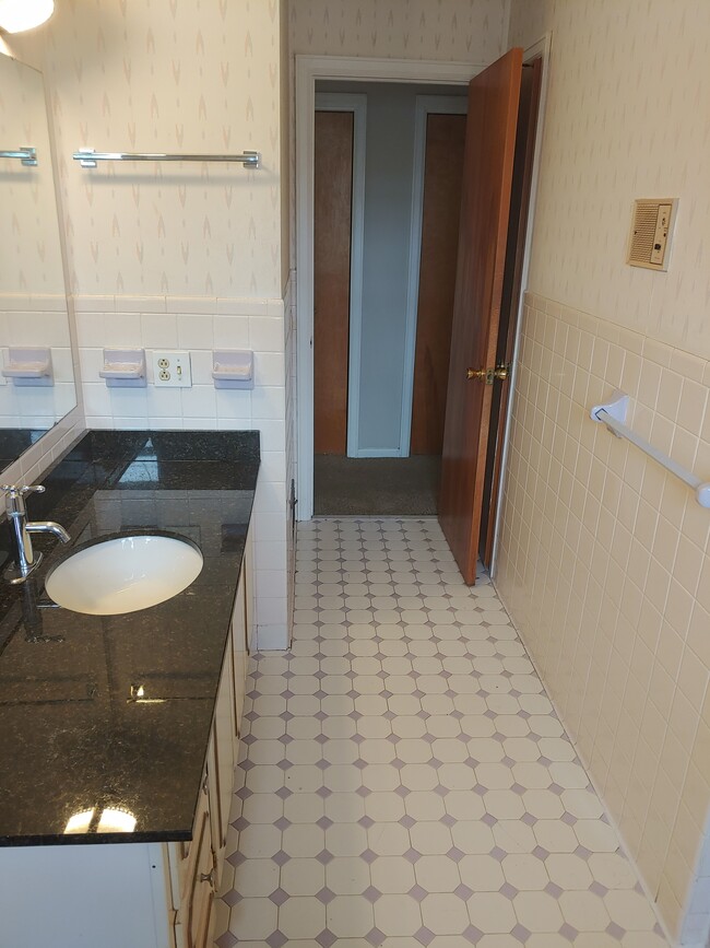 Building Photo - 3021 Powhattan Pky