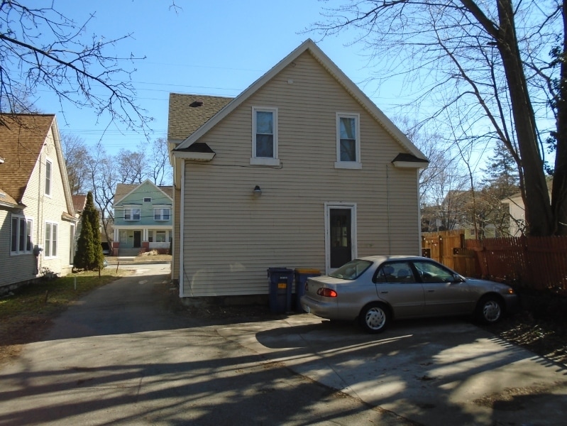 Building Photo - 209 Fuller Ave SE