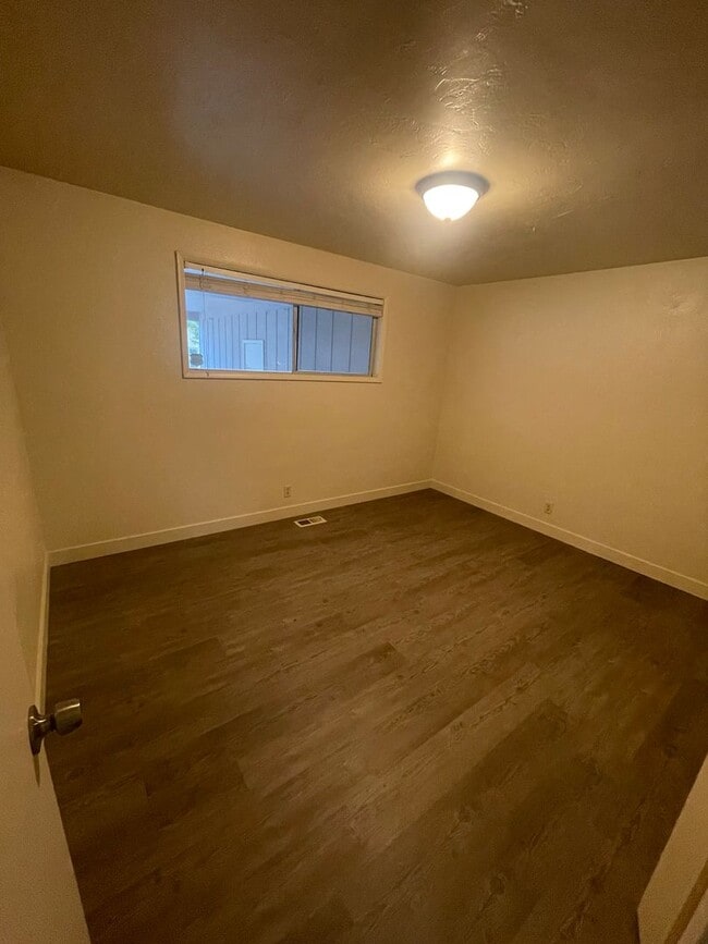 Building Photo - 2 Bedroom in Albany!