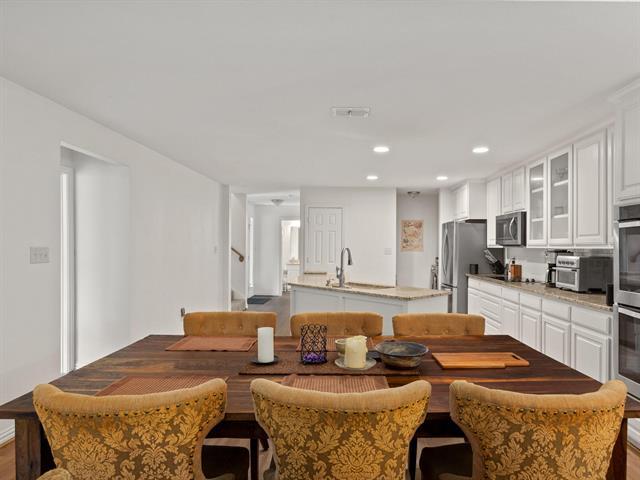 Building Photo - 6504 Lago Vista Dr
