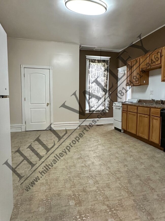 Building Photo - Two Bedroom Home