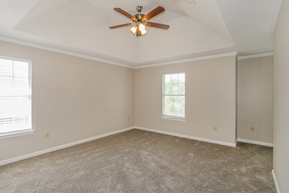 Building Photo - 5554 Lakefront Dr