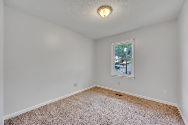 Building Photo - 220 Carl Nichols Dr