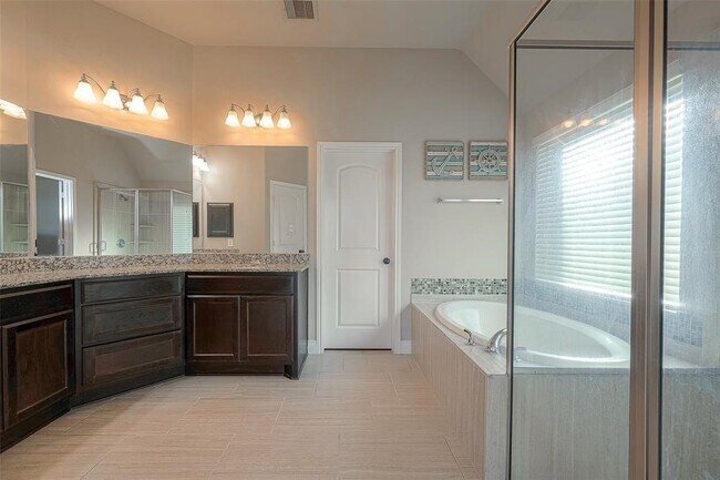 Building Photo - 4015 Nestra Dr