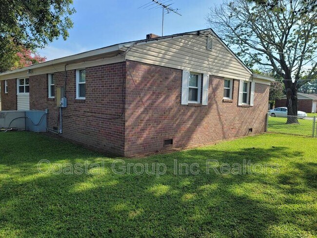 Building Photo - 2148 Ester Ct