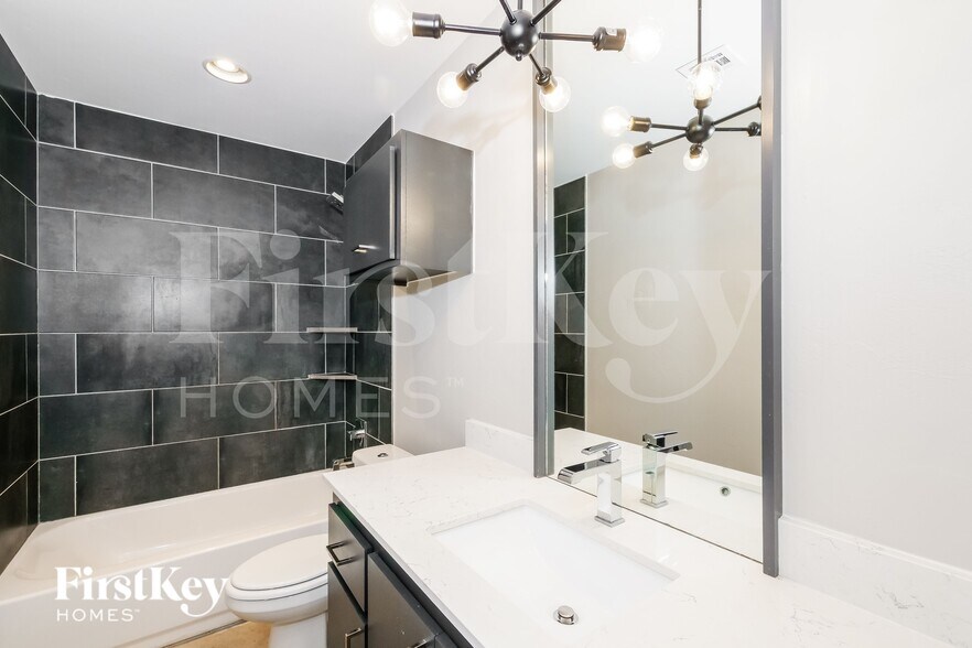 Building Photo - 15940 Aparados Wy