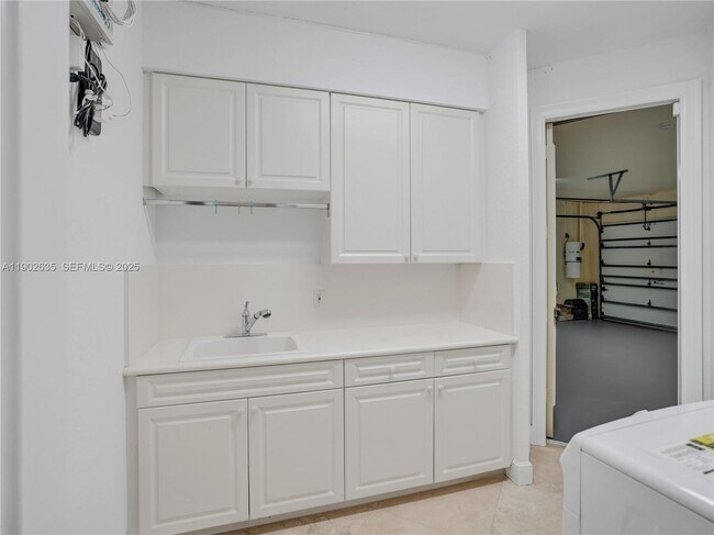 Building Photo - 16291 Bristol Pointe Dr