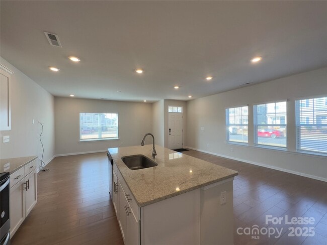 Building Photo - 403 Wescott St