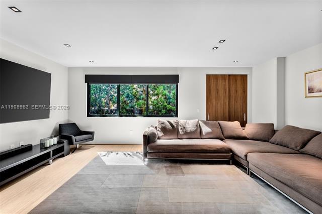 Building Photo - 360 Harbor Dr