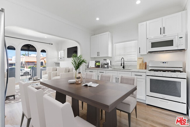 Building Photo - 2832 12th Ave