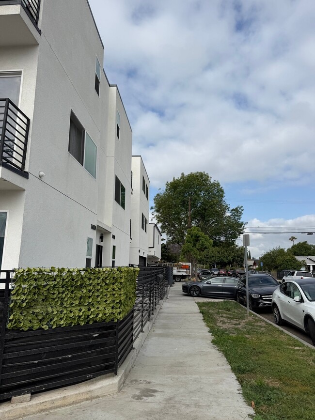 Building Photo - 1400 57th St