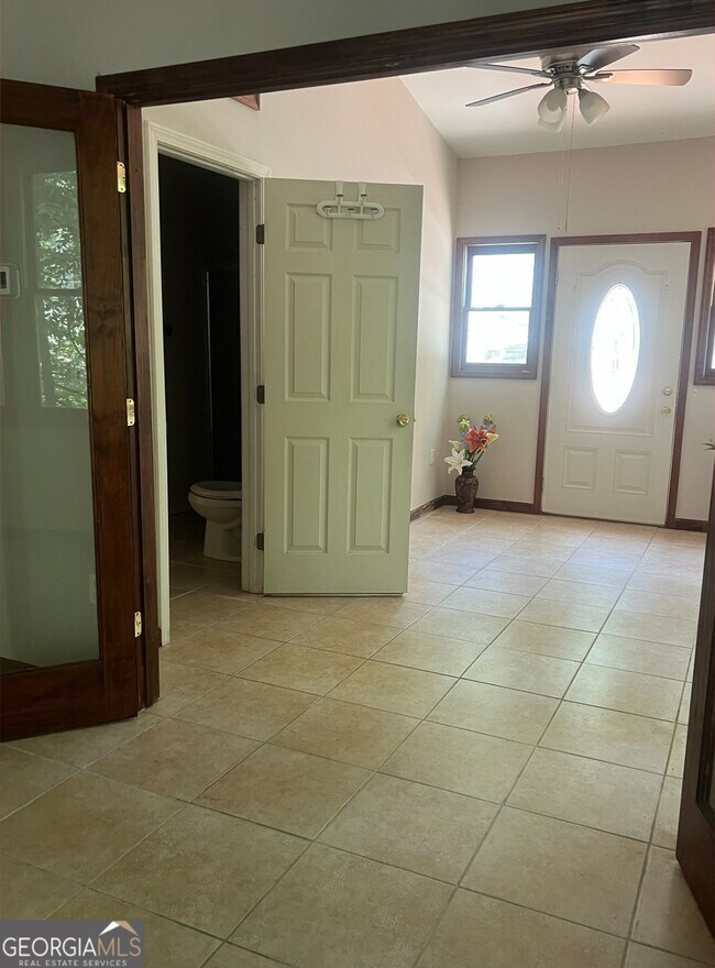 Building Photo - 3990 Admiral Dr