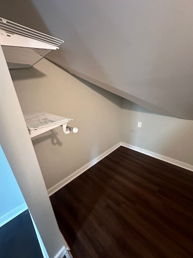 Building Photo - 146 W Lexington Ave