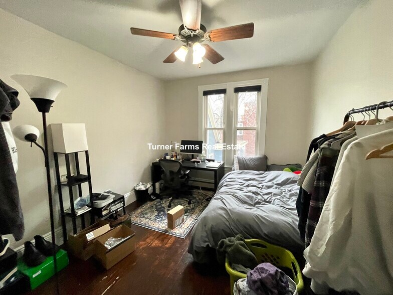 Building Photo - 717 Parker St