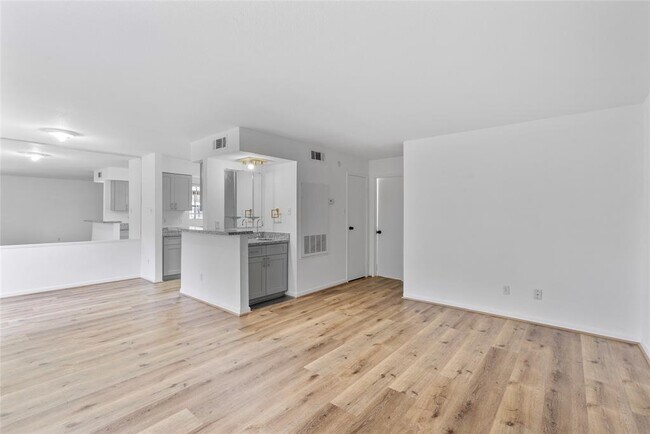 Building Photo - 6500 Sands Point Dr