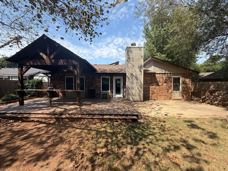 Building Photo - 2103 Park Pl