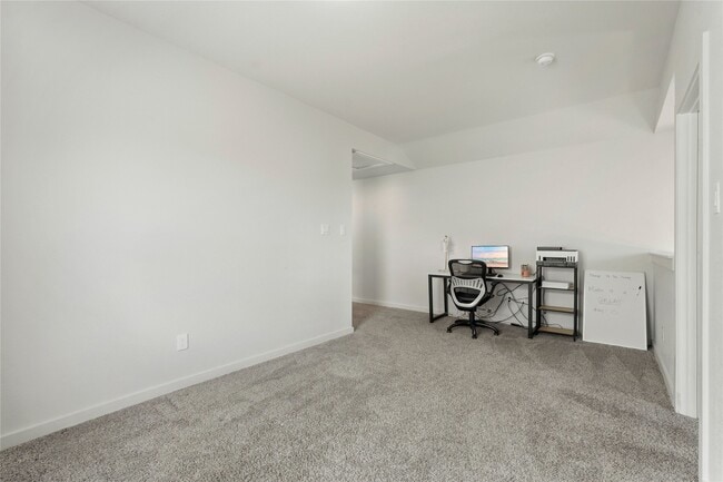 Building Photo - 15647 Roscobie Park Dr