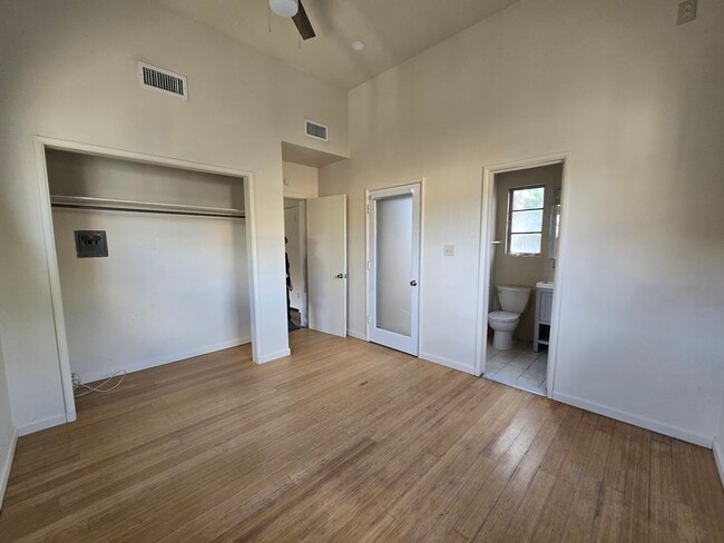 Building Photo - 528 N 1st Ave