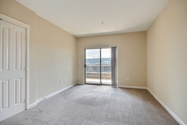 Building Photo - Views of Lake Union Gorgeous 2 bedroom with 2 decks
