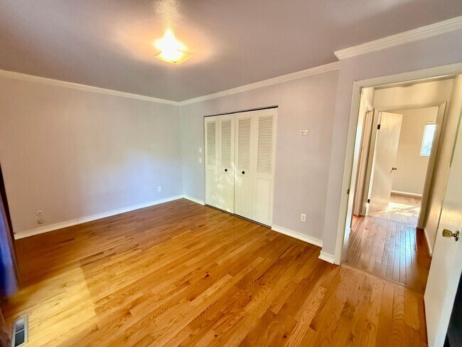 Building Photo - 2136 Springfield Ct