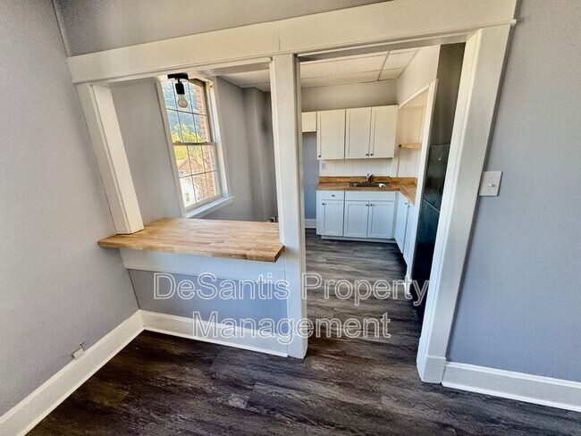 Building Photo - 1526 2nd Ave