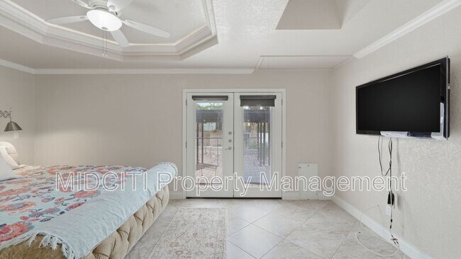 Building Photo - 156 Trelawney St