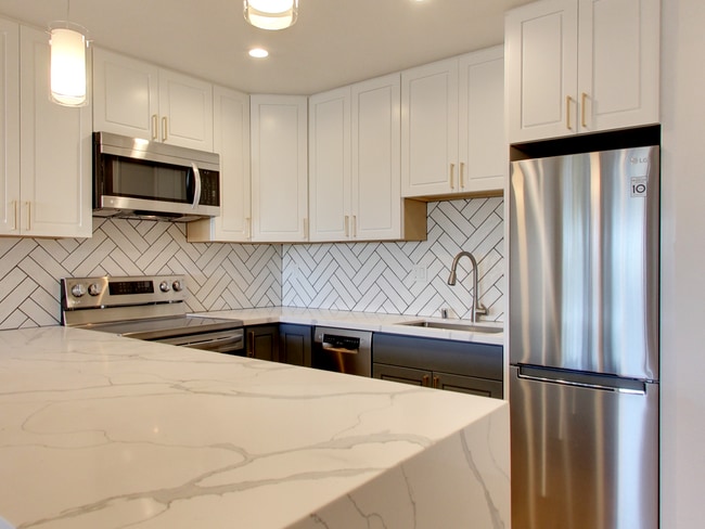 Building Photo - 1504 Newlands Ave