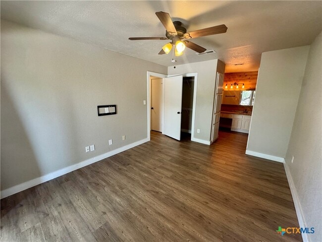 Building Photo - 1202 Thorpe Ln