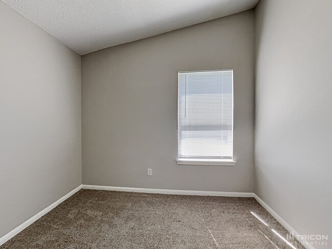 Building Photo - 3139 Boynton Dr
