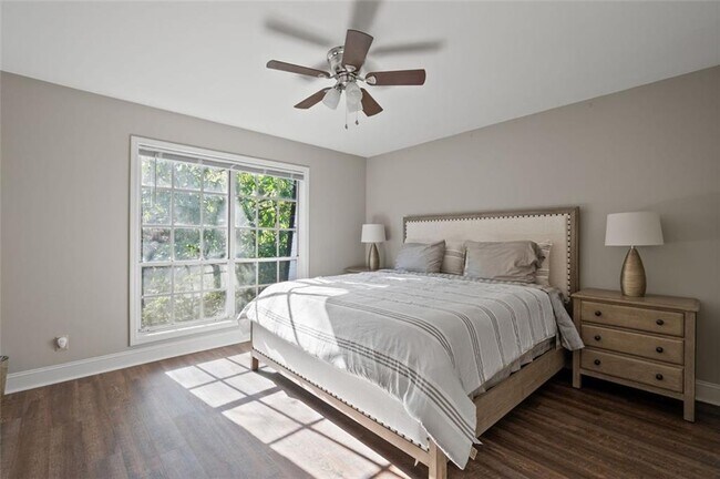 Building Photo - 5120 Chemin De Vie NE