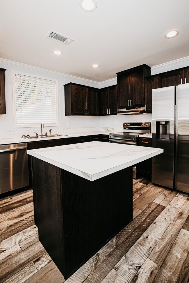 Building Photo - Inviting 3 bed, 2 bath Mount Pleasant rental