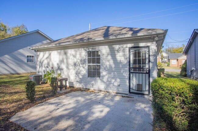 Building Photo - 2029 Williams Valley Dr